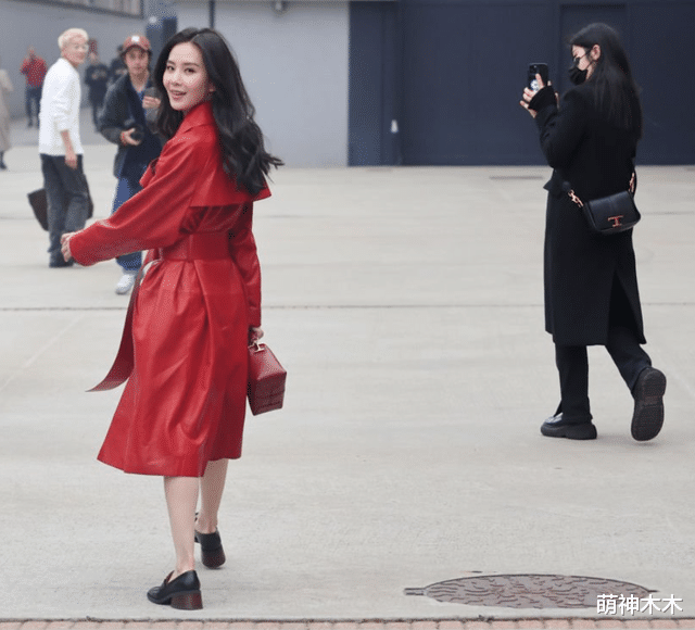 刘诗诗|时装周明星尴尬瞬间：刘诗诗撞衫四次，蔡徐坤同款穿搭输给韩星