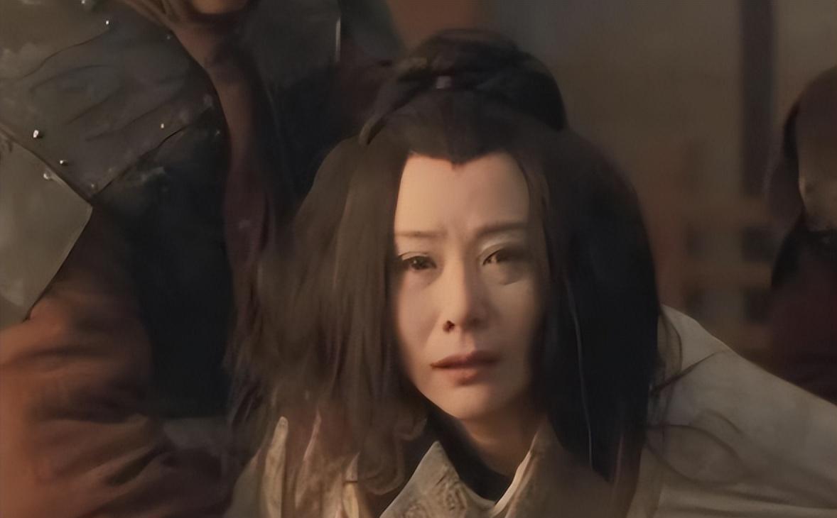 央视主持人吞300颗安眠药自杀，被抢救7天7夜，如今怎么样了？