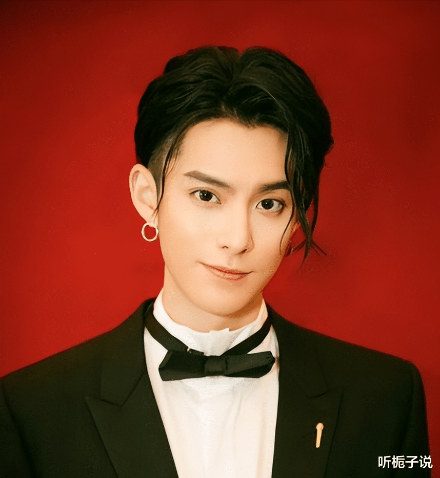 王彦霖综艺感谢兄弟王鹤棣！深夜开车送夫妻俩去医院，静等4小时