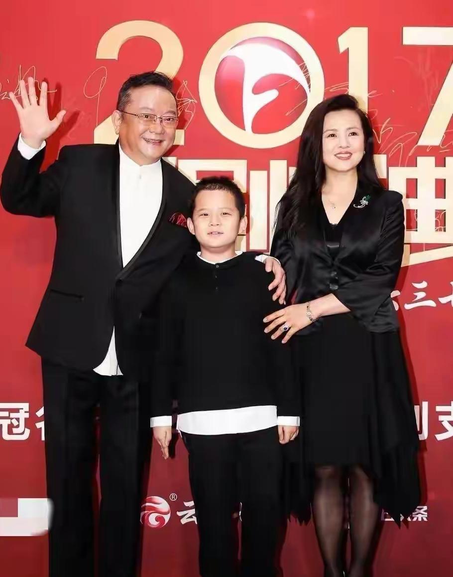 王刚|太奇怪！75岁王刚突然删光账号所有内容，疑似有事发生，引发猜测