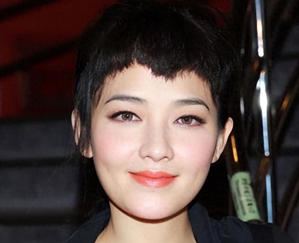 为男友摘子宫,剃寸头打舌环,从影后到魔女:45岁后竟靠嗑药度余生