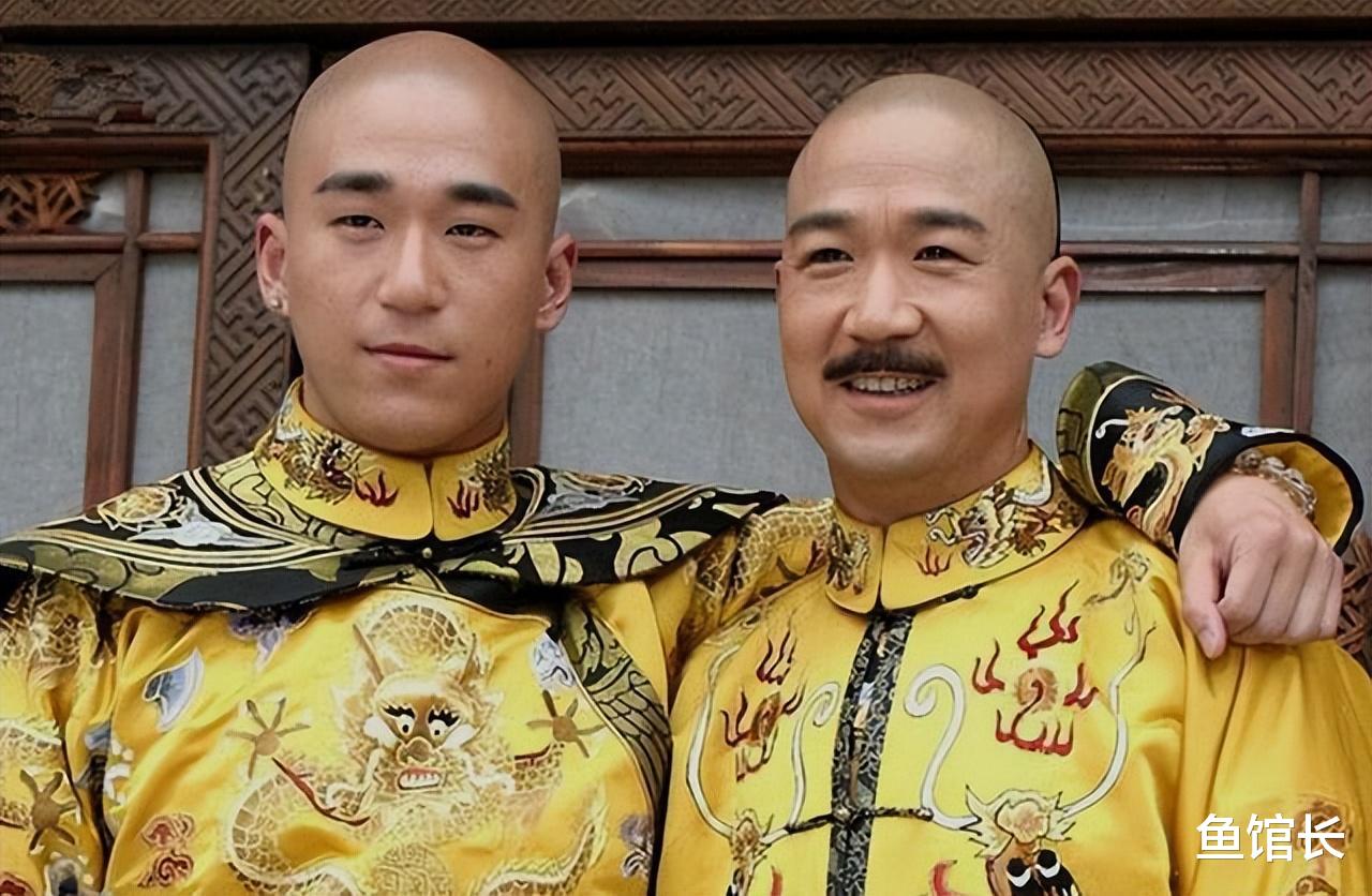 曝张默定居泰国,抽顶级雪茄开千万豪车,真相却极为讽刺