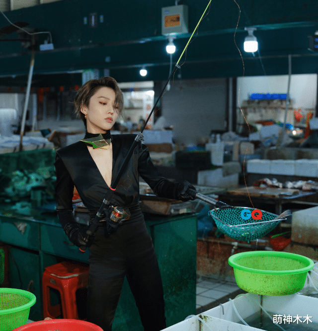 GQ菜市场照翻车!明星一身大牌太虚伪,到普通人辛苦工作地点作秀