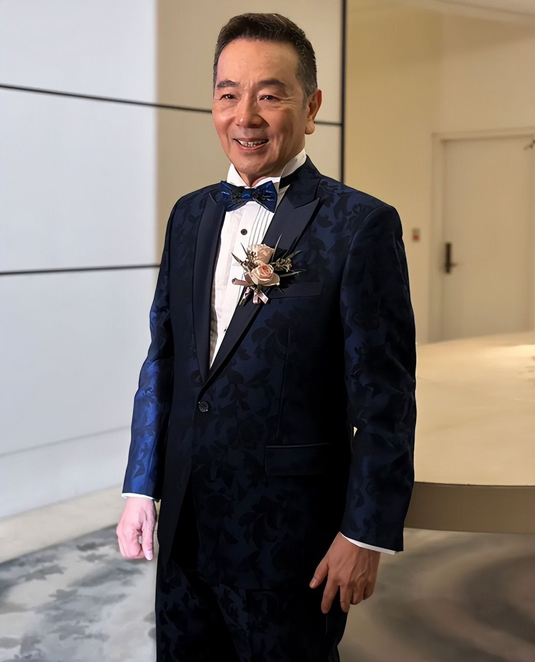 儿子大婚!张晨光夫妻罕见合体现身,老戏骨急着退休抱孙子