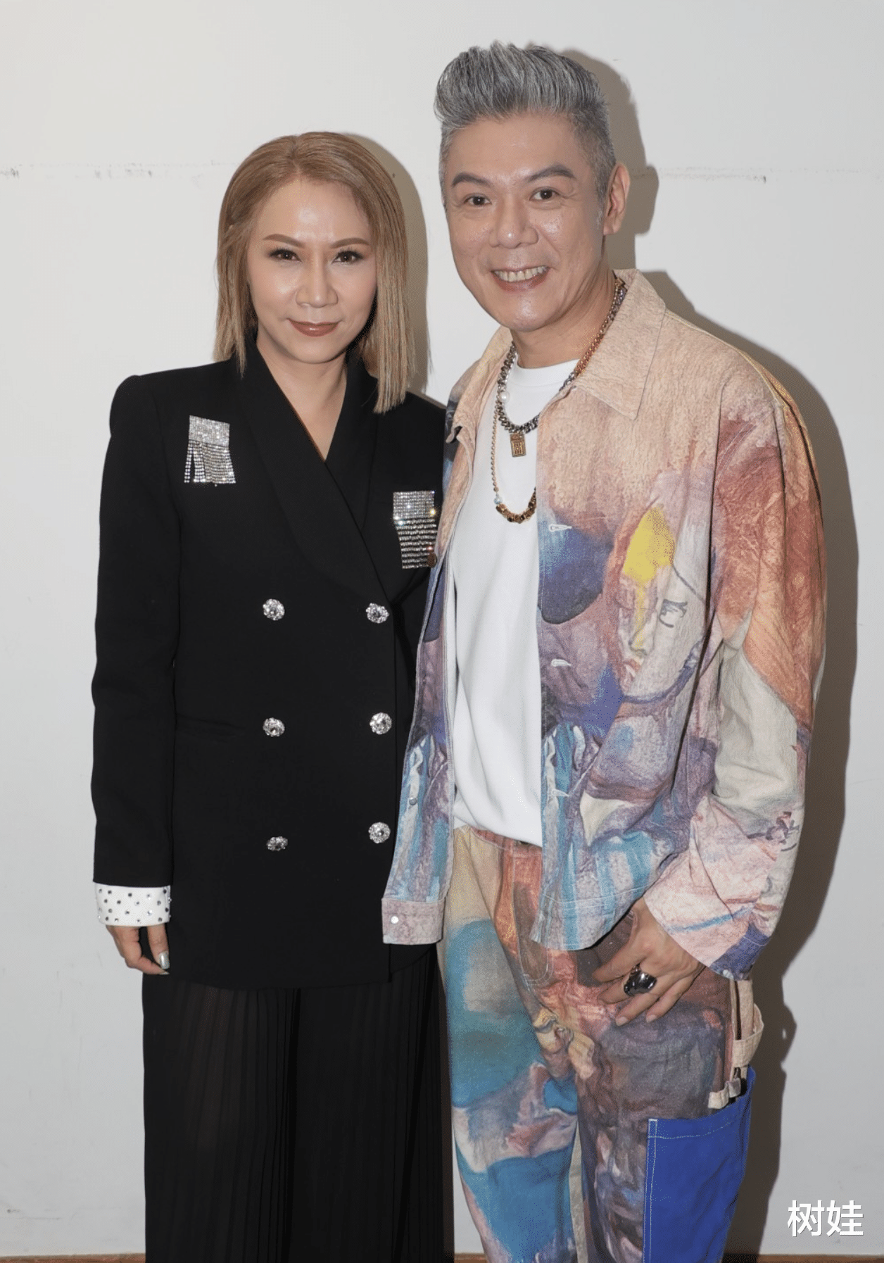 53岁TVB绿叶自曝患肠癌，想保留肛门暂缓手术，妻子每日以泪洗面