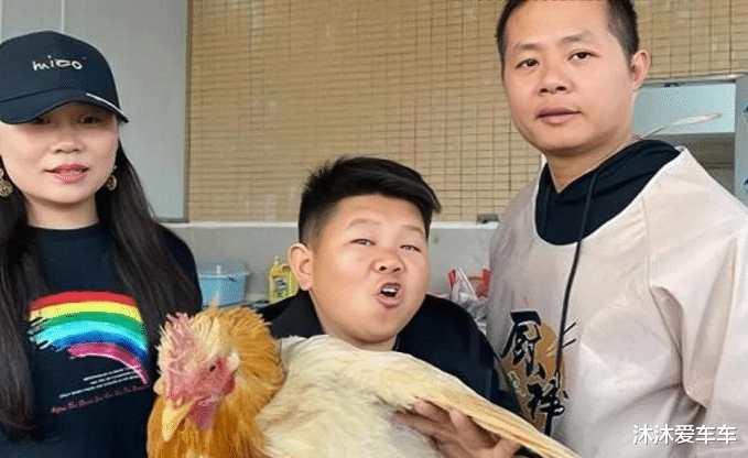 小六|网红小六:被百人举报至封号!网友:太会演戏了!