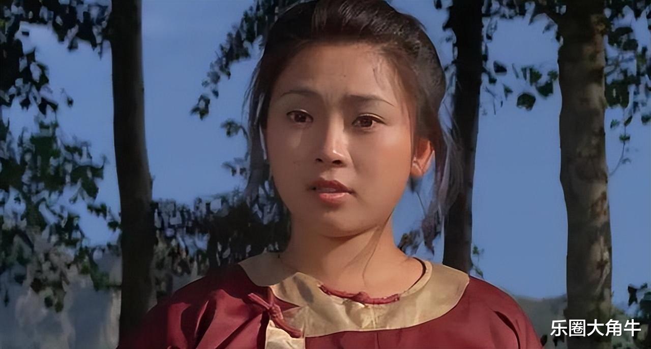 同样是李连杰基因,把黄秋燕女儿和利智女儿一对比,差距就出来了