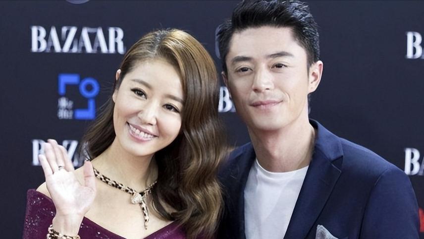 霍建华带孩子在日本海边玩耍引热议，林心如自曝仅92斤被怼上热搜