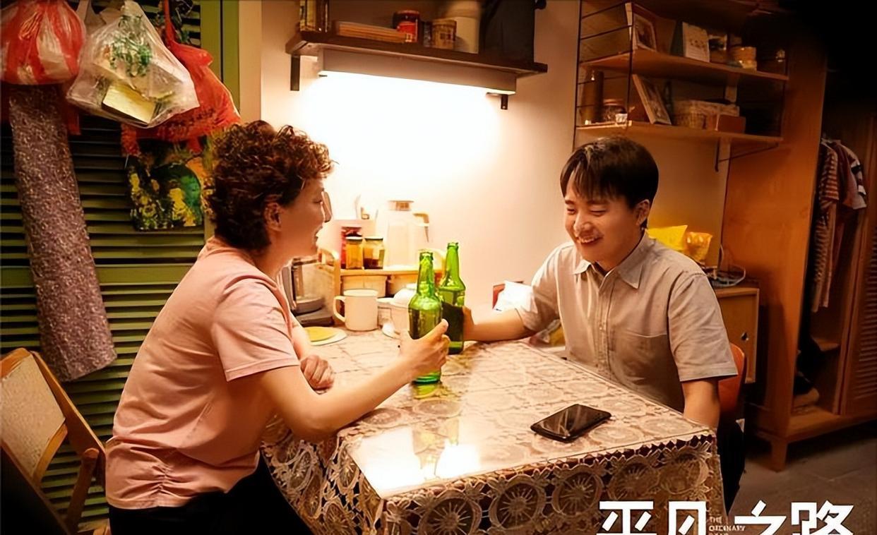 |央视“撑腰”！太子爷“被贬”成凡人？国剧职场终于不装了