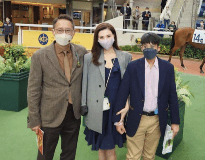 孟羽童|李嘉欣高调炫富,带12岁儿子坐直升飞机过母亲节,母子同框像情侣