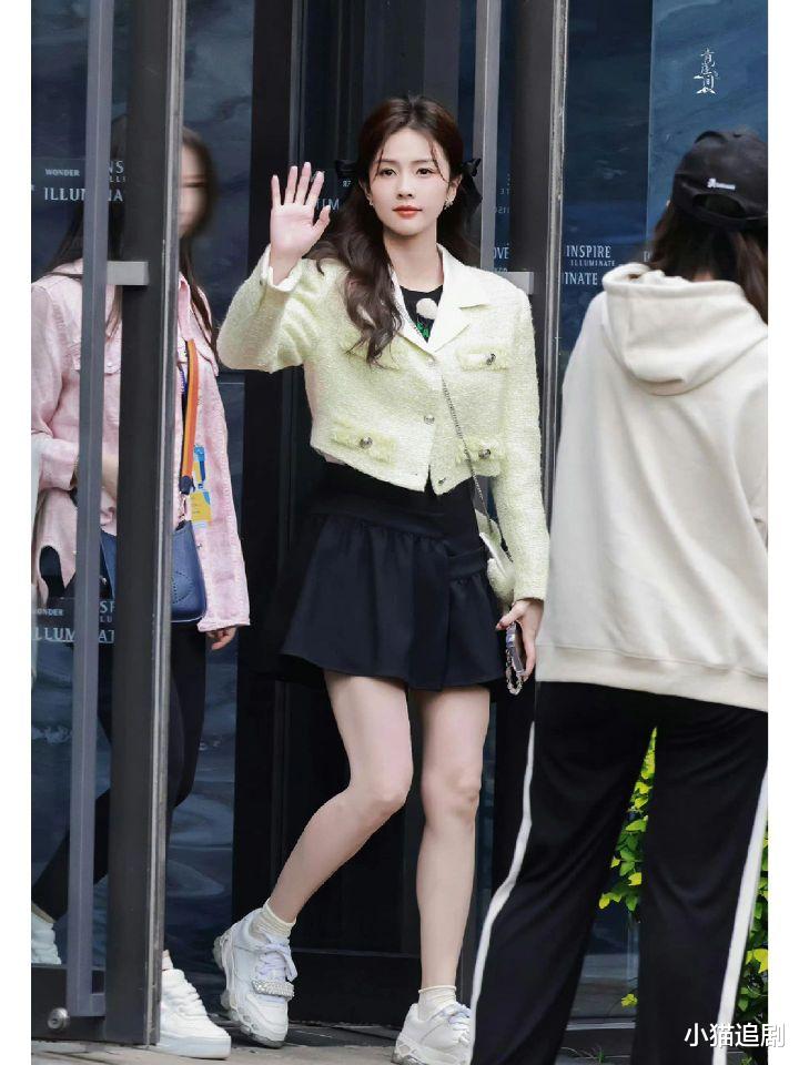 白鹿|白鹿到底算不算“绝世美女”?看看她与张嘉倪的合照你就有答案