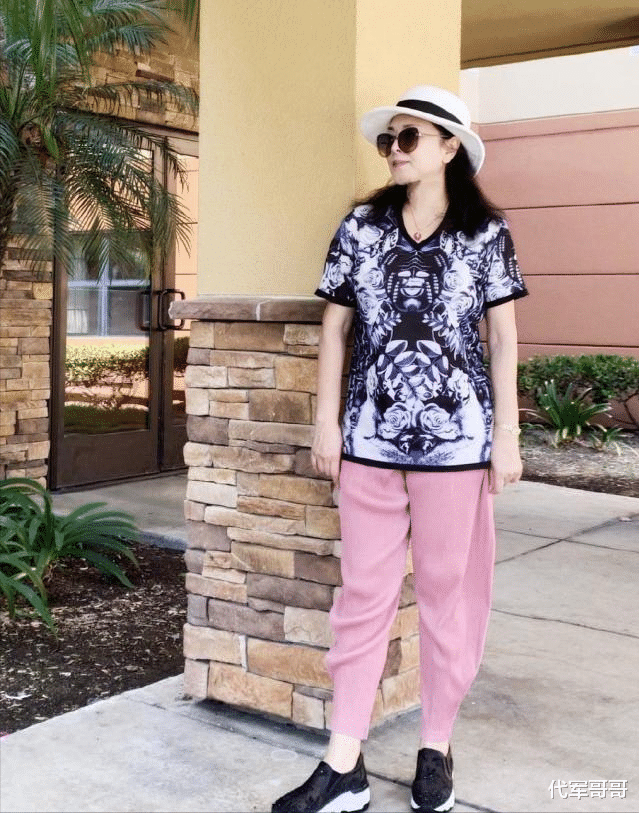 陈肖依|一婚嫁演员，二婚嫁美国工程师，三婚嫁影迷，如今64岁的她过得怎样？