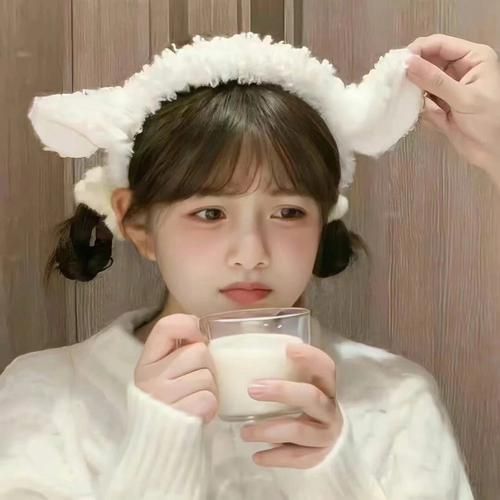 璟美国际：在化妆前一定要用适合自己肤质的护肤品，给皮肤补水！