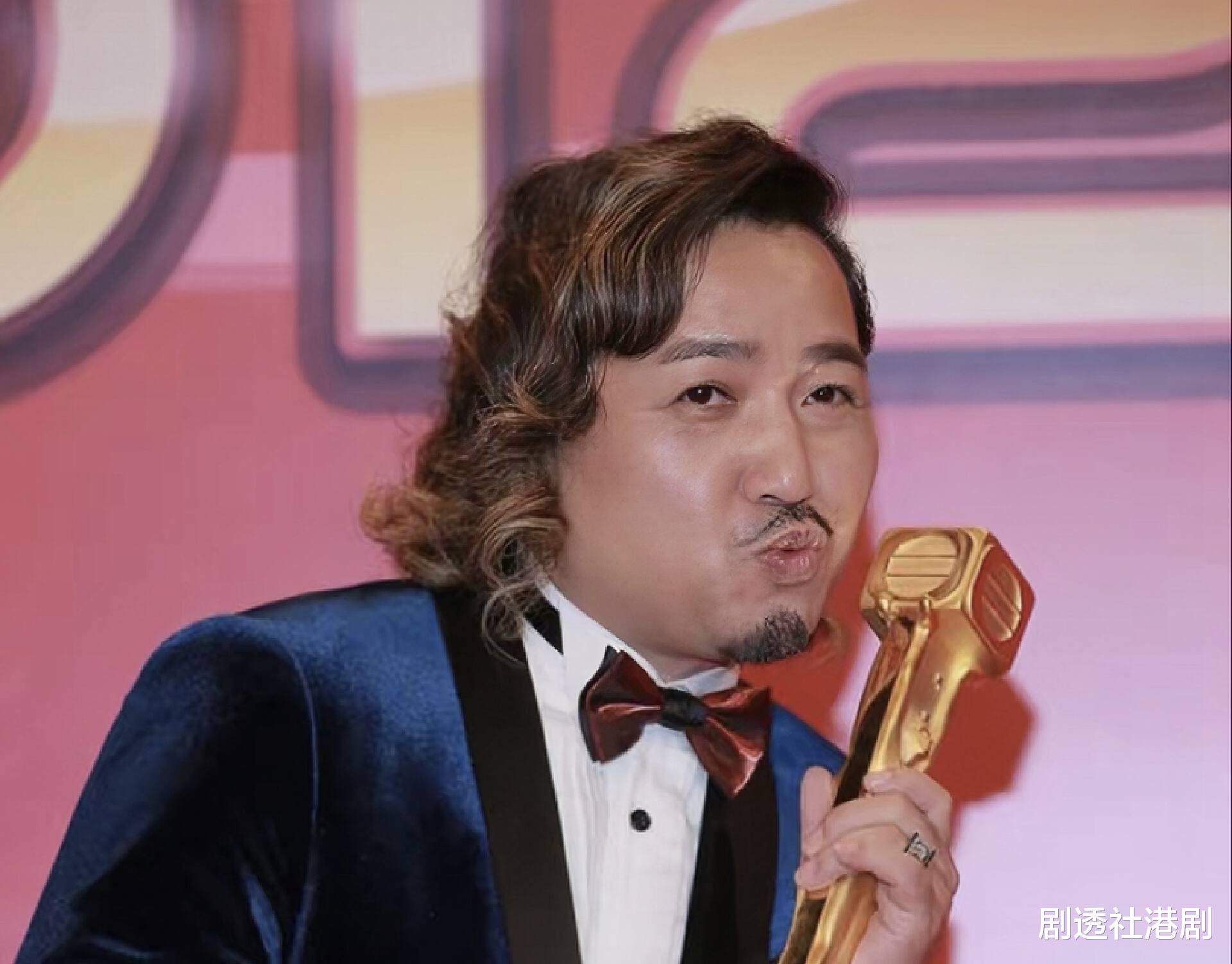 古明华|TVB前知名男星在内地开平价茶餐厅!亲自搬货冲奶茶,毫无明星架子