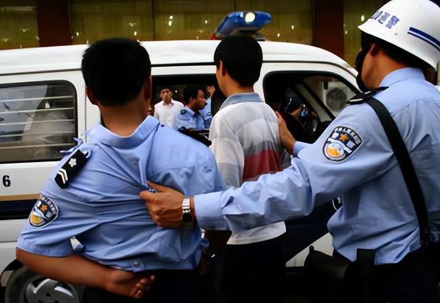 生肖|民警是国家暴力机关的一员,该强硬时候就要强硬!