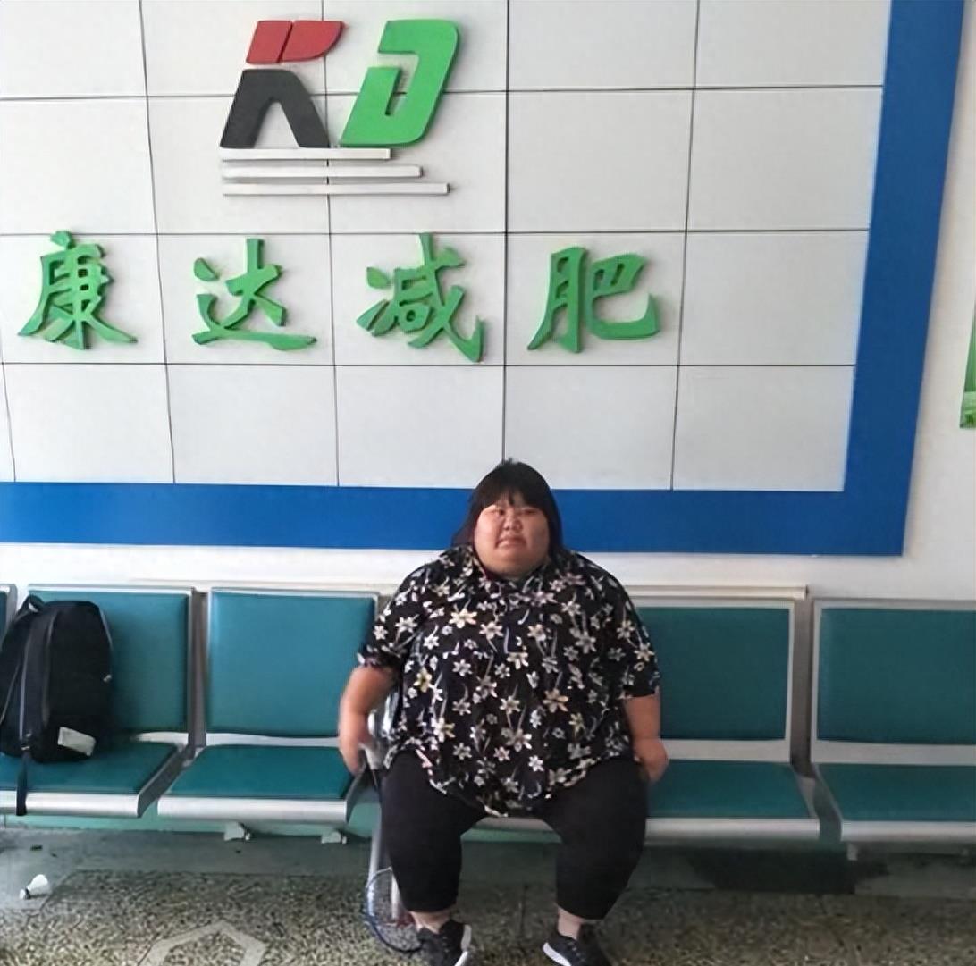 校花老婆被丈夫投喂到330斤，夫妻压塌三张床，丈夫称怕她被抢走