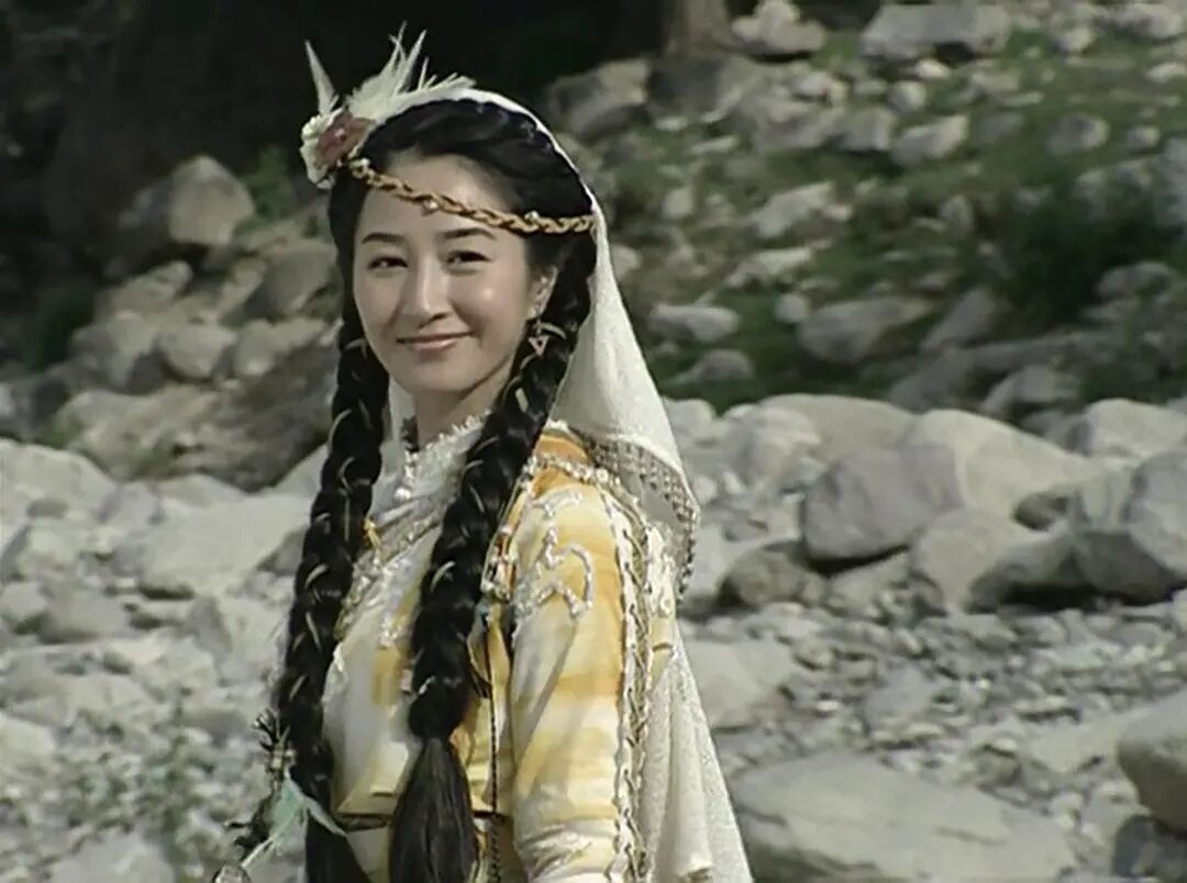 赵露思 同样是演侠女，以前的女演员造型又美又飒，现在的高马尾们脸红吗