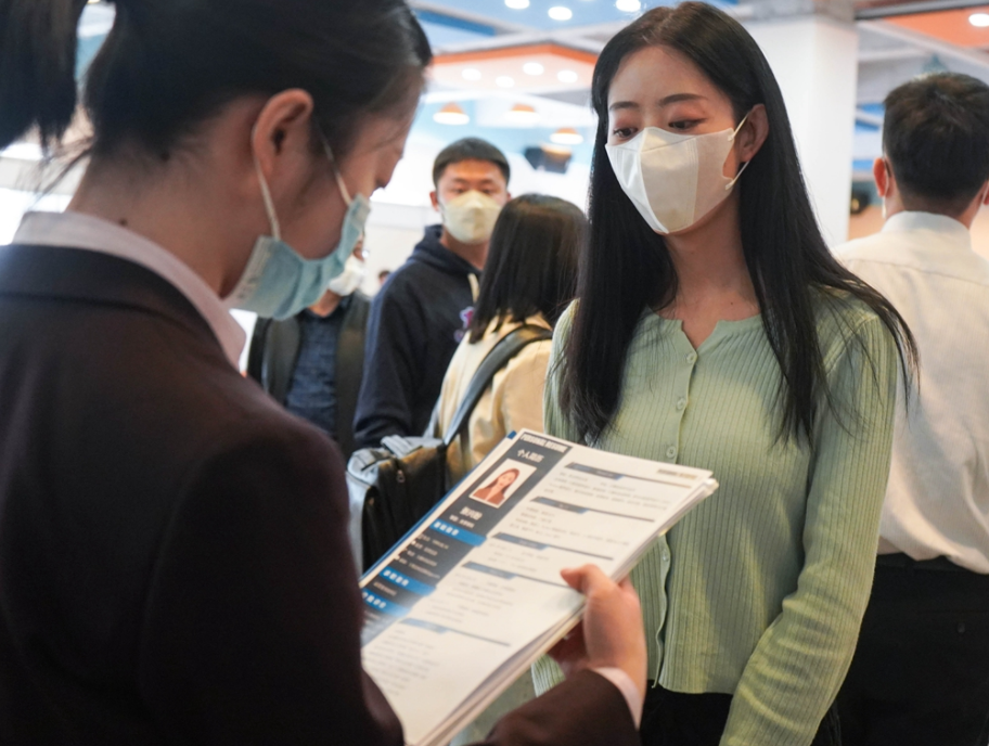 大学生|是招聘还是讽刺?7000多家央国企开启春招,大学生表示心酸和无奈