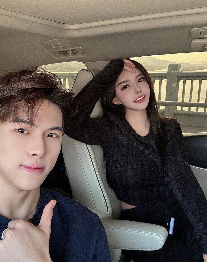 韩安冉在长沙被偶遇,苹果肌变形,让女儿请假旅游,教育一言难尽