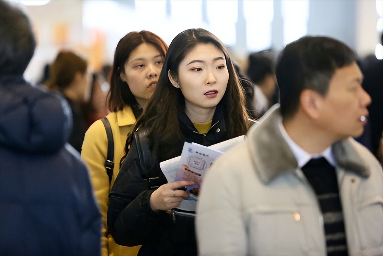 青岛市|“我985学历，凭啥要瞧得起你大专生，”一名本科生的观点火了