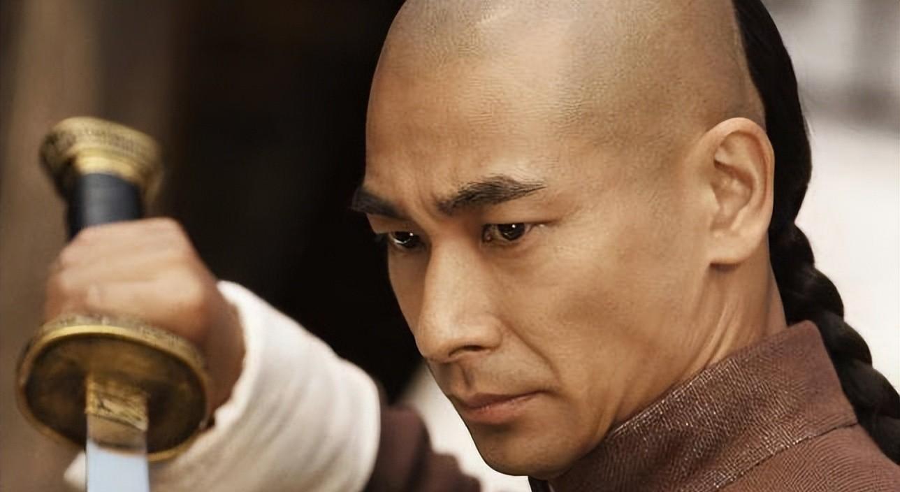 赵文卓参加女儿毕业典礼,女儿一个背包18万,学费高达1500万!