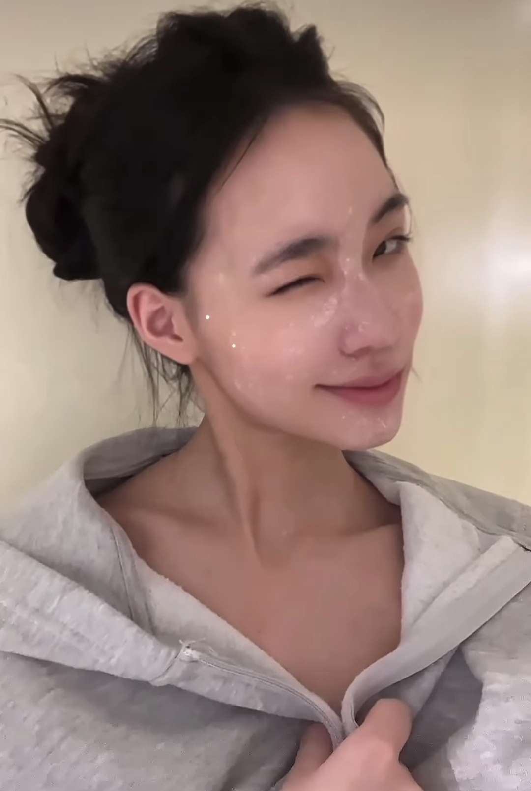 小S|小S二女儿15岁就开始身材管理，练普拉提秀身材，四肢细长似超模