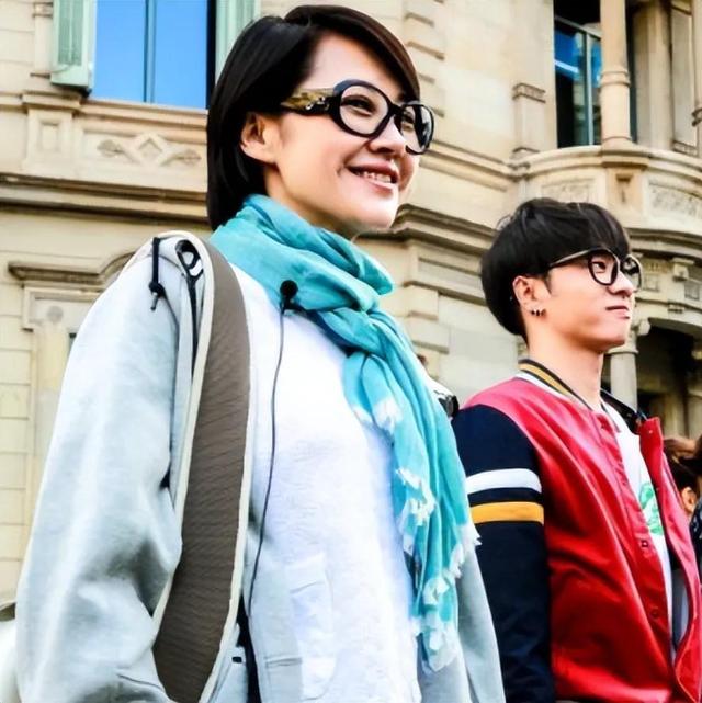 许晴和华晨宇恋情曝光引发热议,华晨宇大胆表示 我们很相爱!