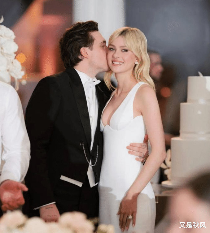 贝克汉姆长子:踢球读书啥都不行,但会哄老婆,娶白富美成大赢家