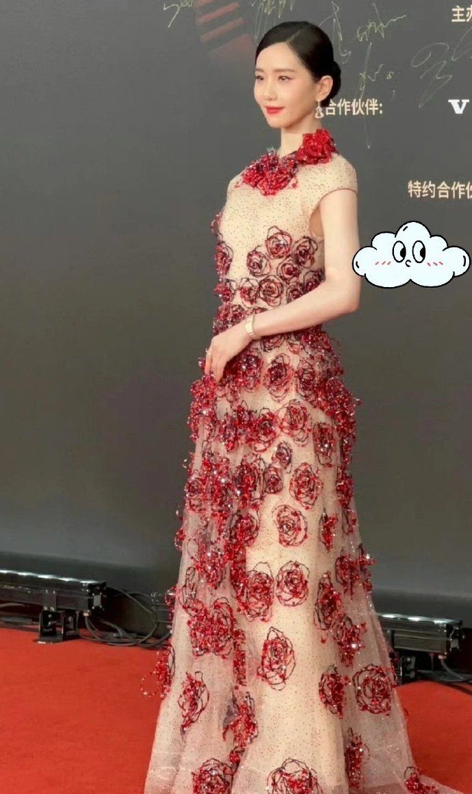 视界大会全体女星大翻车!礼服塑料廉价、妆造拉垮仪态差层出不穷