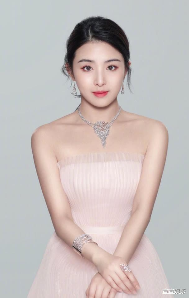 超女|7位超女现状:李宇春身患重病,何洁卑微求上浪姐,张靓颖被骗6亿