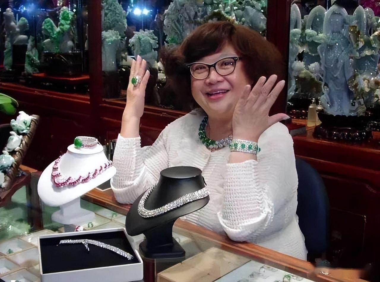 |郑欣宜藏了一年的男友被港媒曝光,帅气不输男星,细心体贴很温柔