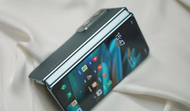 一加科技|曾首销拿下双冠军!E6双屏+哈苏影像,售价7999元仍供不应求