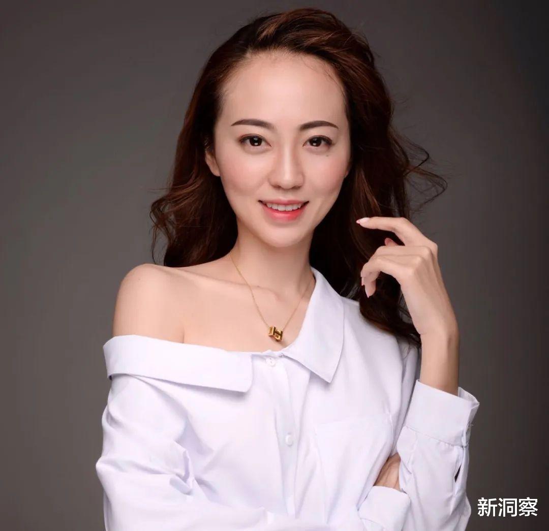 恒大歌舞团长白珊珊私照流出,团队曾年开支上亿!