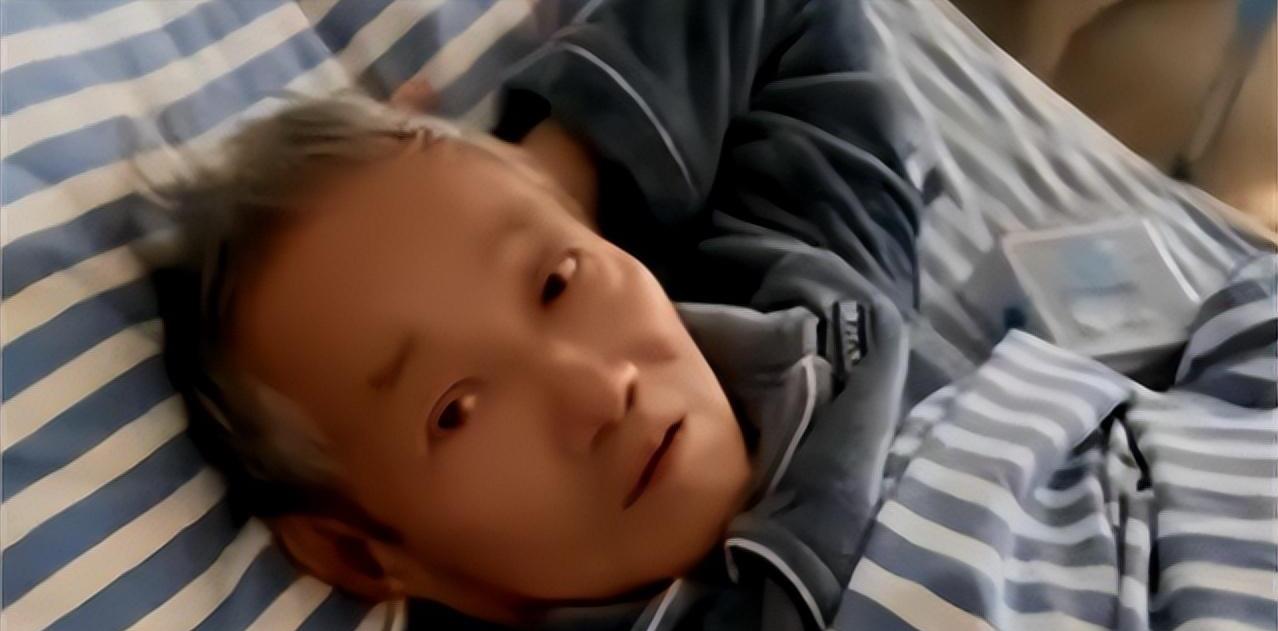 医院 女子照顾已故丈夫爷爷，因躺一张病床聊天引争议，当事人：不在意！
