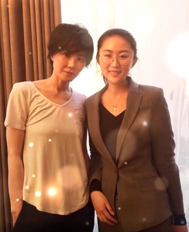 王菲晒母女照！李嫣嘴唇修复好变漂亮了，她再普通不过气质被碾压