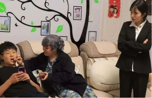 求职|“新型啃老”正在蔓延，比“传统啃老”更伤人，很多父母还没察觉