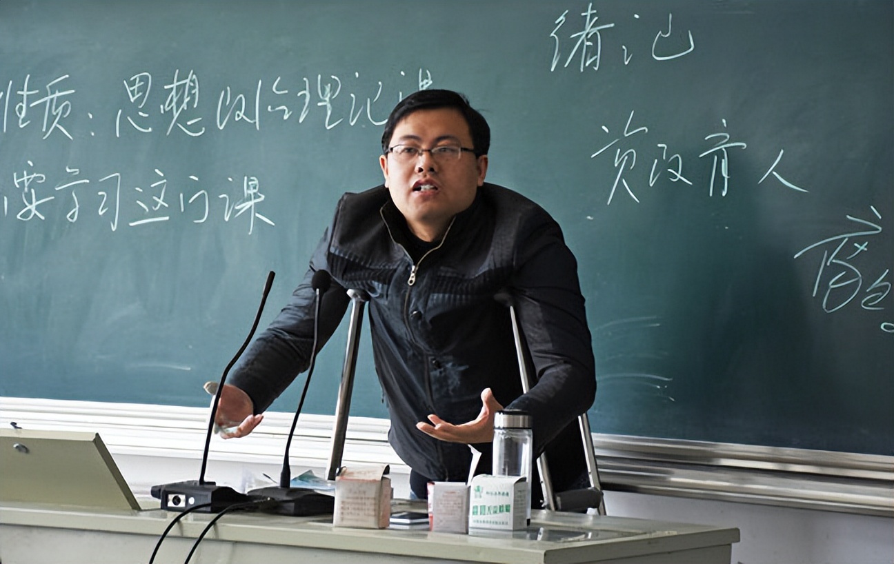 教师|师范学院招聘编制教师,安家费25万起步,还可以给配偶分配工作