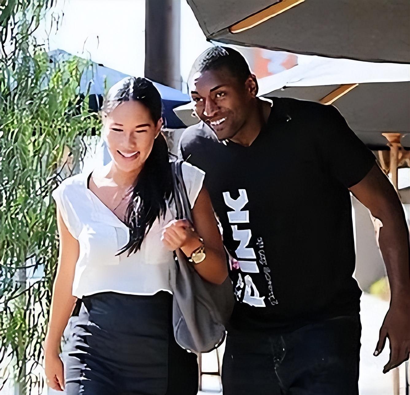 中国女歌手爱上外籍黑人,同居后被家暴至肛裂,如今39岁无人敢娶