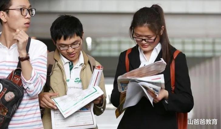 |大学毕业生别乱签“三方协议”，今年新坑换旧坑，坑坑挨着应届生