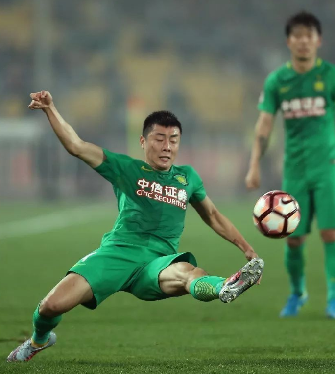 穿衣搭配|国安名将正式无球可踢,黄金年龄恐退役,球迷感到可惜