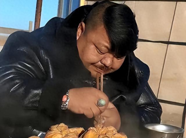 “吃播四巨头”现状：2年没俩，恩克吐血、上呼吸机，吃肉拒减肥