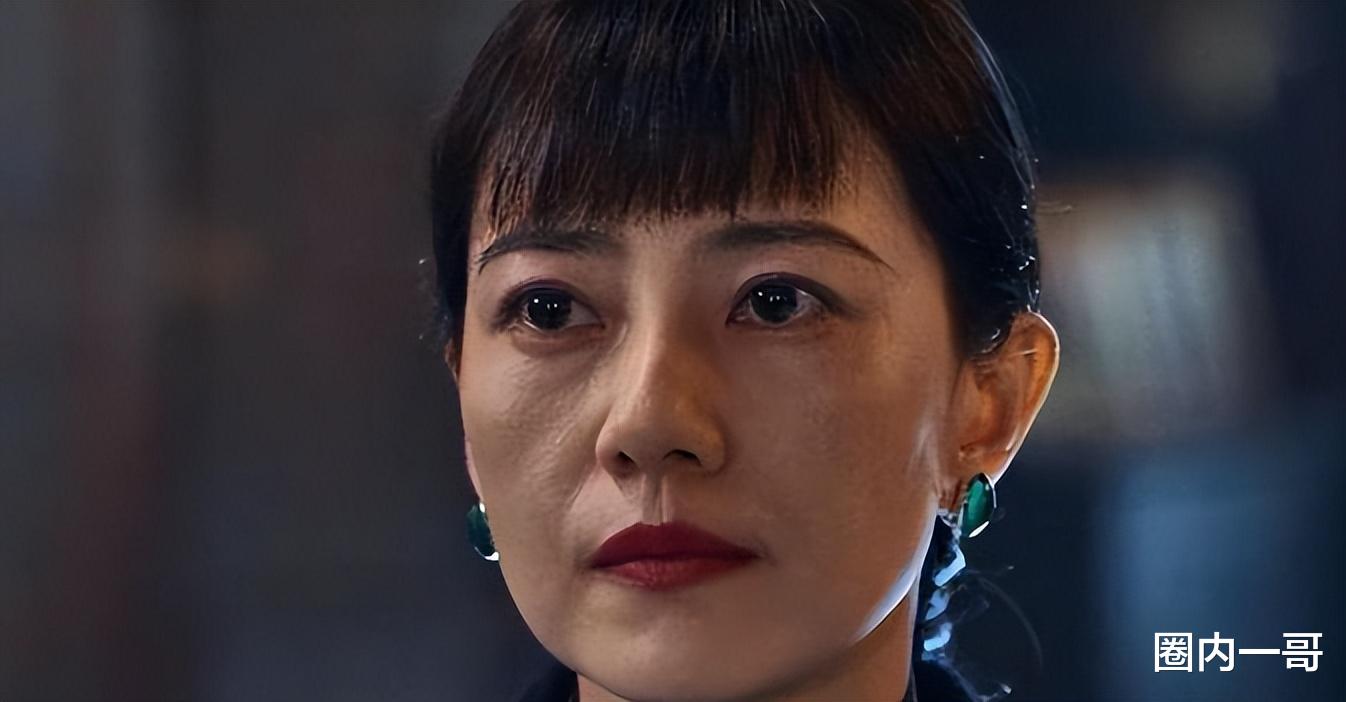 被3位女星惊艳到：白发不染，不整科技脸，用松弛感诠释优雅老去