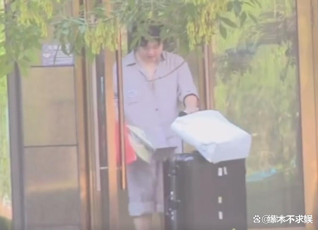 23岁任敏恋情曝光，男方行为邋遢素质低，被嘲是“发福版王大治”