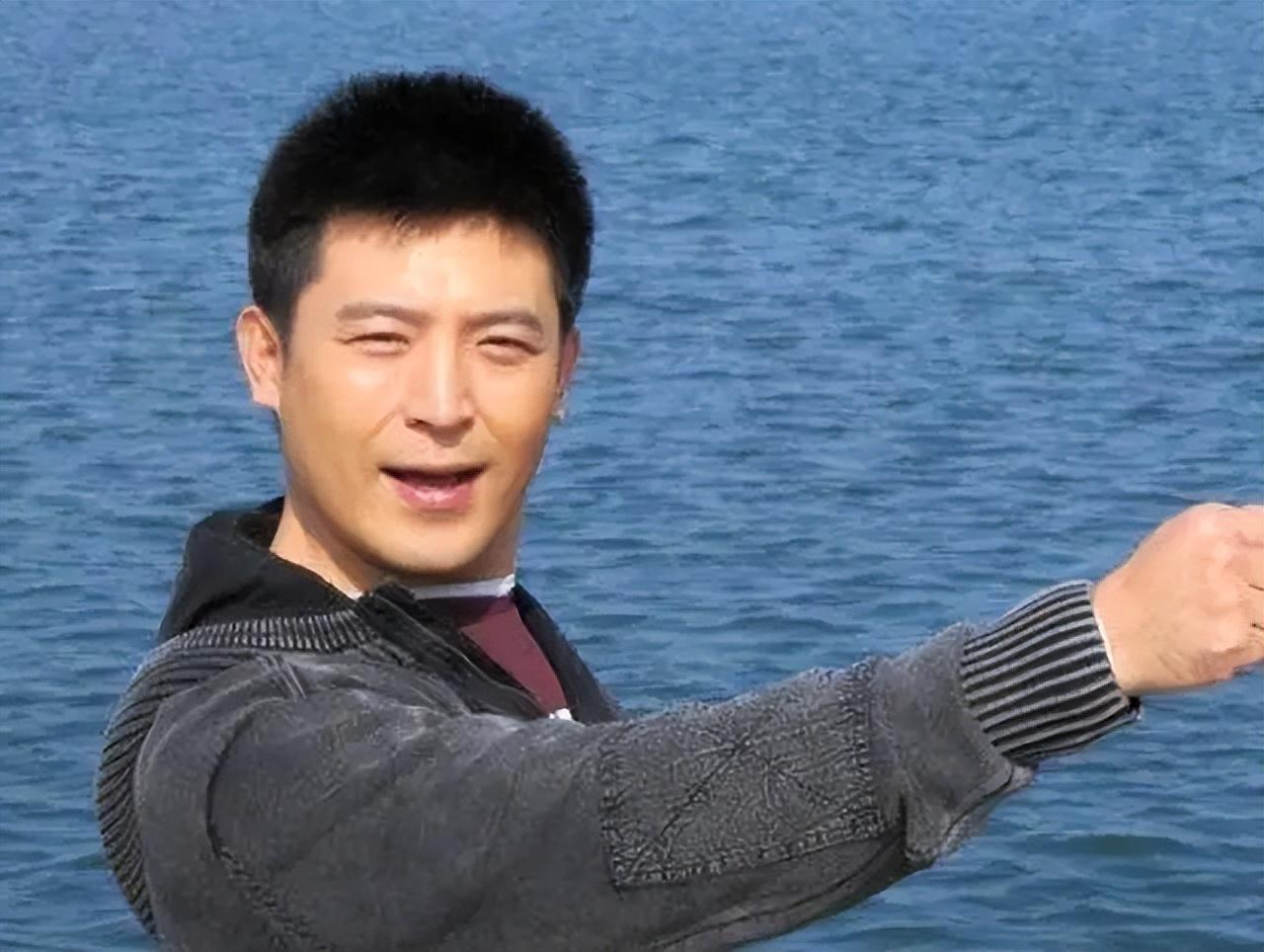 明着吃软饭？17次上春晚竟然全是老婆的功劳，结婚27年被拿捏死