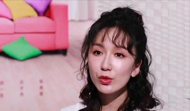 洪欣|娄艺潇的幻灭:一场直播,将她的“面目全非”体现得淋漓尽致