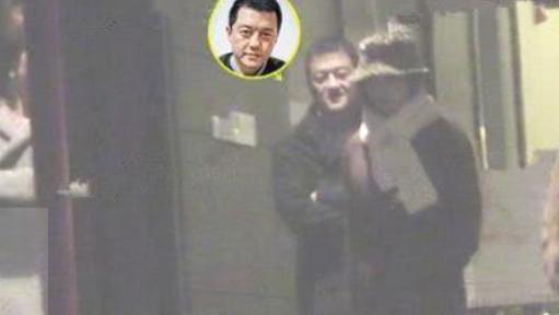 李亚鹏|曝李亚鹏半夜陪美女，男方主动手挽手，海哈金喜被迫回应引热议