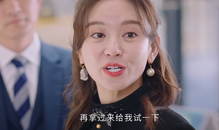 一张假脸毁掉整部剧!这三位女演员,顶着馒头脸演职场剧,不尴么