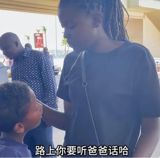 吴建云抛妻携儿回国后,小甜欲将rose娘家接回国,疑为直播带货策划