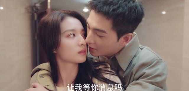 杨洋直播还不忘耍帅,全程摇头晃脑,不放过任何展现美貌的机会