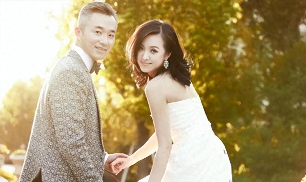 程雷和妻子王萌萌的感情,虽年纪相差18岁,但依旧甜蜜如初